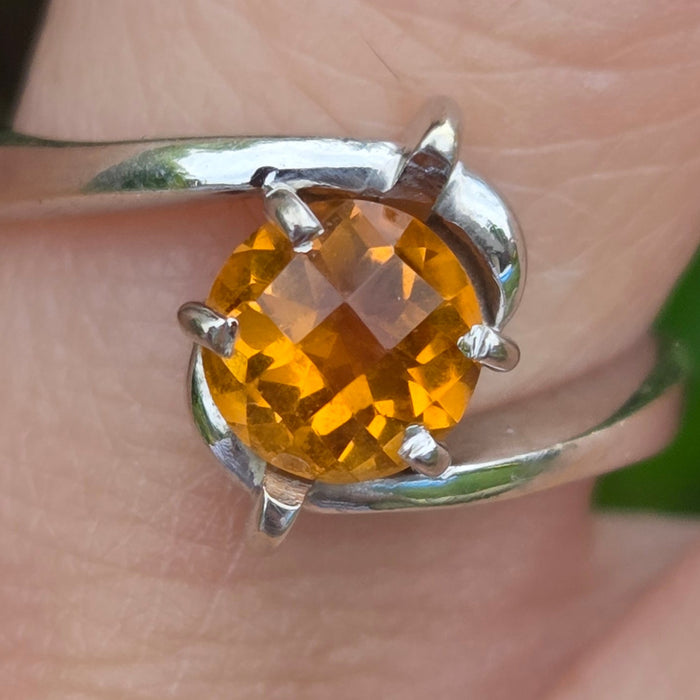 6700: Vintage: 18ct White Gold Citrine Dress Ring