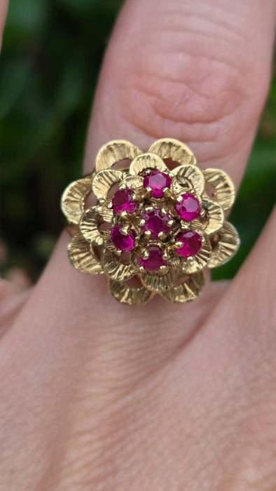6703: Vintage: 14ct Yellow Gold Ruby Swirl Cocktail Ring