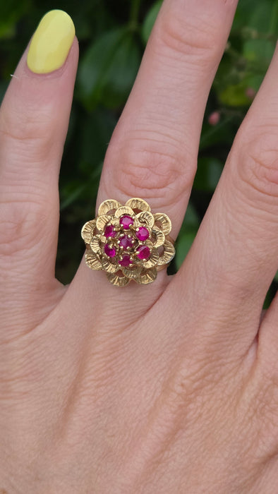 6703: Vintage: 14ct Yellow Gold Ruby Swirl Cocktail Ring