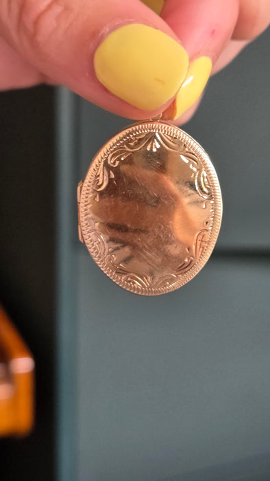 Vintage: 9ct Yellow Gold Oval Locket — From 1979