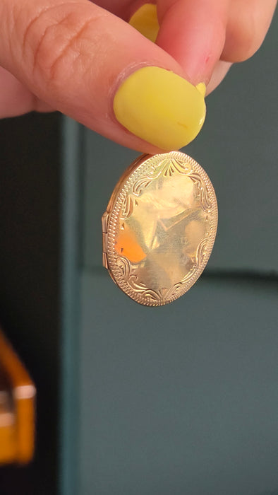 Vintage: 9ct Yellow Gold Oval Locket — From 1979