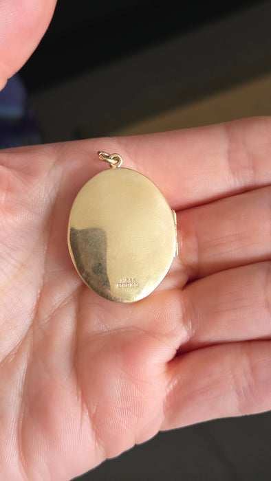 Vintage: 9ct Yellow Gold Oval Locket — From 1979