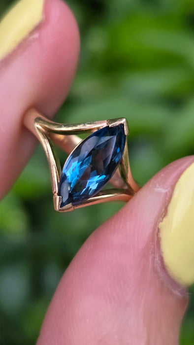 Vintage: 9ct Yellow Gold Marquise Sapphire Solitaire Ring — From 1988
