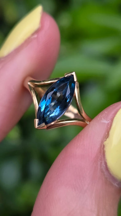 Vintage: 9ct Yellow Gold Marquise Sapphire Solitaire Ring — From 1988