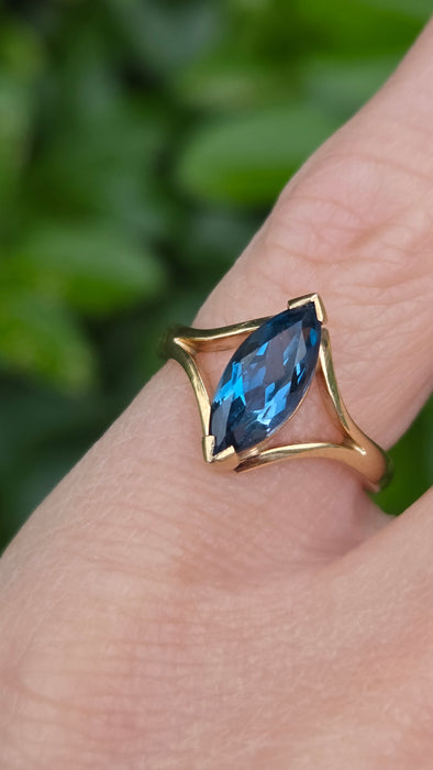 Vintage: 9ct Yellow Gold Marquise Sapphire Solitaire Ring — From 1988