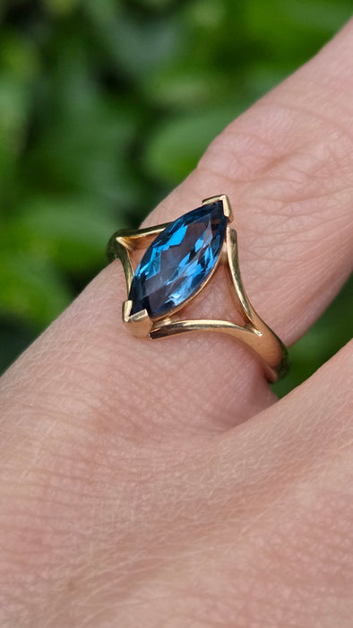 Vintage: 9ct Yellow Gold Marquise Sapphire Solitaire Ring — From 1988