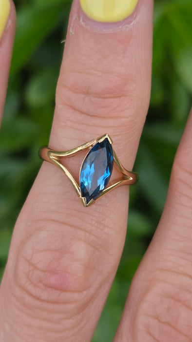 Vintage: 9ct Yellow Gold Marquise Sapphire Solitaire Ring — From 1988