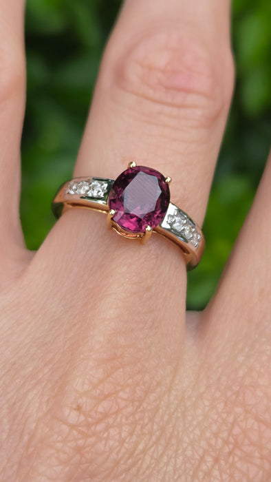 Vintage: 18ct Yellow Gold Red Garnet & Diamond Dress Ring