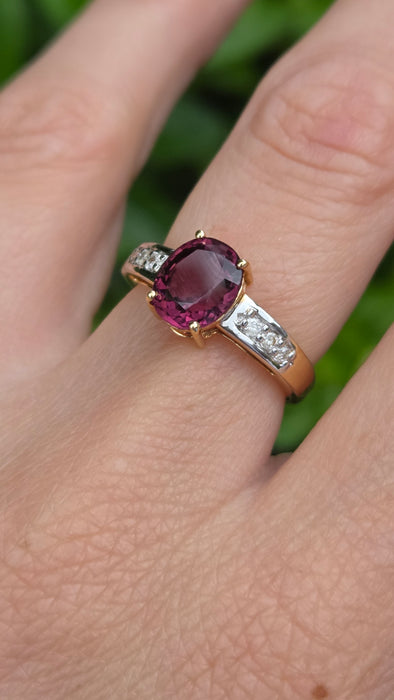 Vintage: 18ct Yellow Gold Red Garnet & Diamond Dress Ring