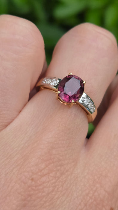 Vintage: 18ct Yellow Gold Red Garnet & Diamond Dress Ring
