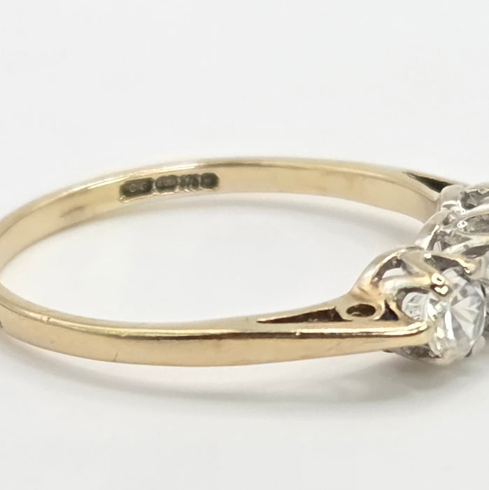 Vintage: 9ct Yellow Gold Simulated Diamond Trilogy Ring