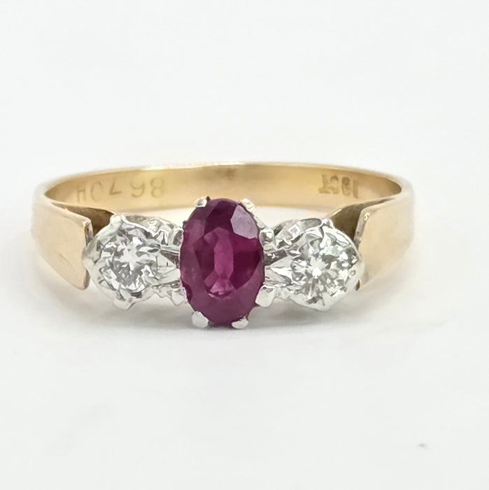 Vintage: 18ct Yellow Gold Ruby & Twin Diamond Ring