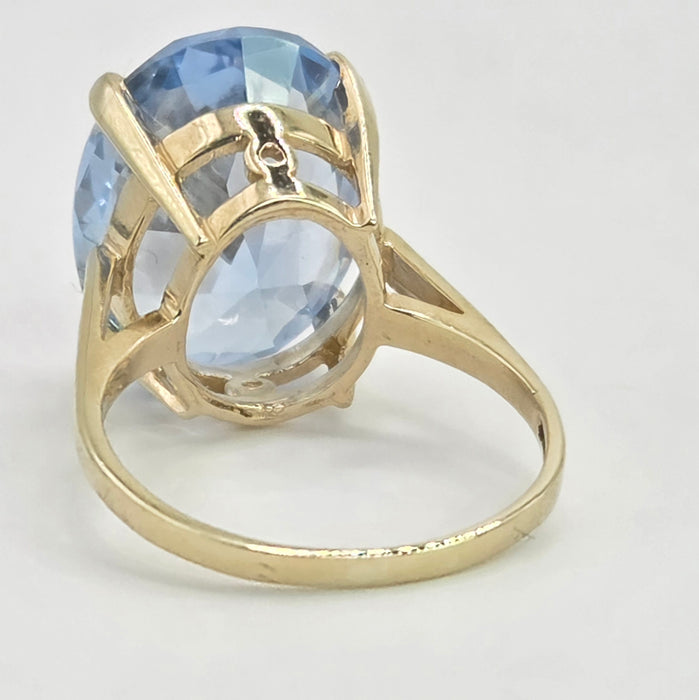 Vintage: 9ct Yellow Gold Blue Topaz Solitaire Ring