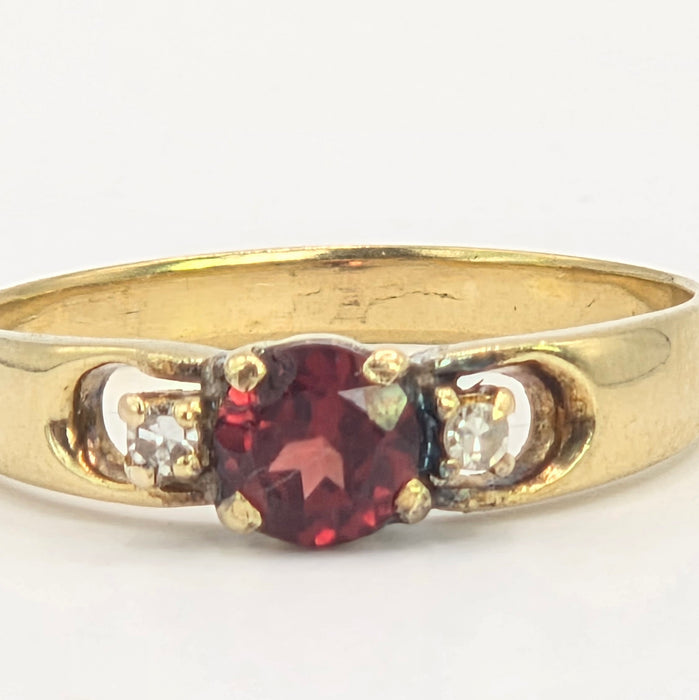 Vintage: 14ct Yellow Gold Orange Citrine & Twin Diamond Ring