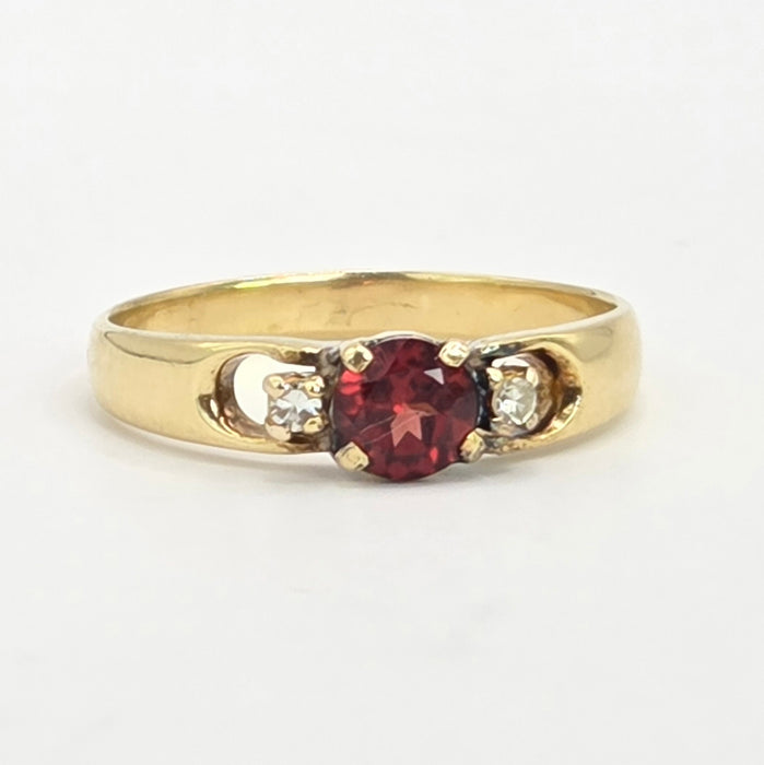Vintage: 14ct Yellow Gold Orange Citrine & Twin Diamond Ring
