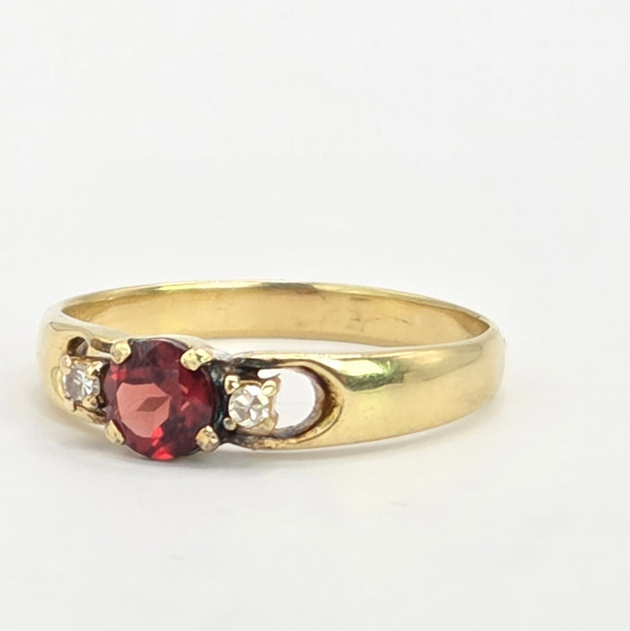 Vintage: 14ct Yellow Gold Orange Citrine & Twin Diamond Ring