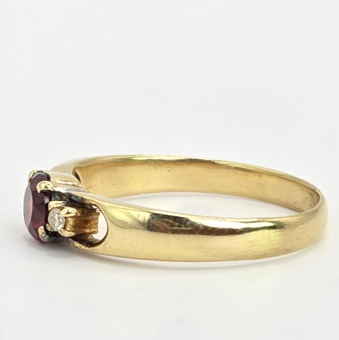 Vintage: 14ct Yellow Gold Orange Citrine & Twin Diamond Ring