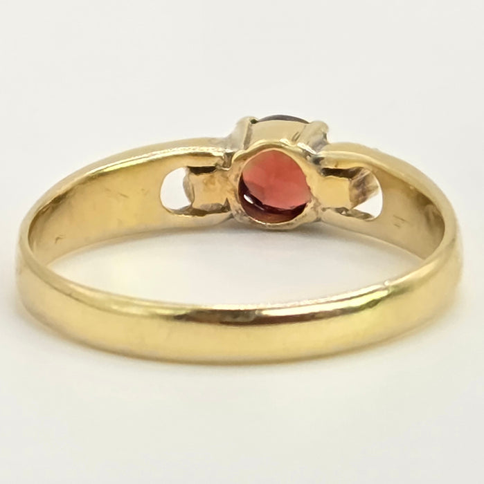 Vintage: 14ct Yellow Gold Orange Citrine & Twin Diamond Ring
