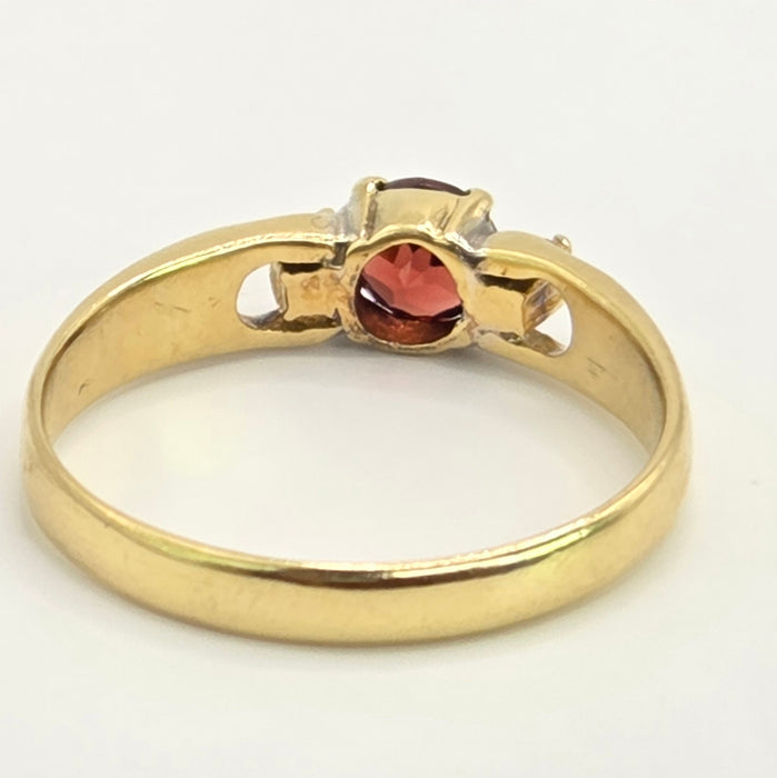 Vintage: 14ct Yellow Gold Orange Citrine & Twin Diamond Ring