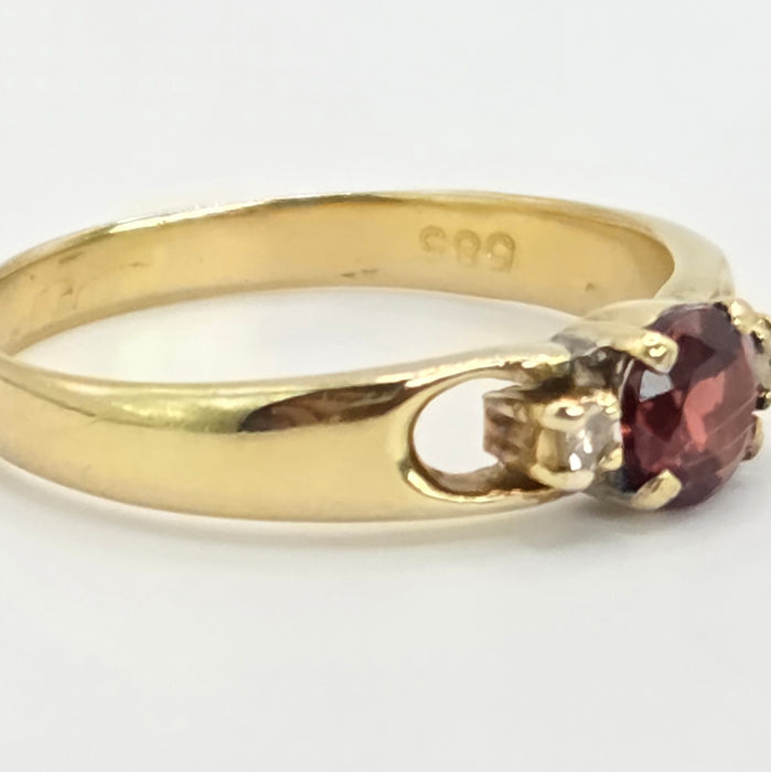 Vintage: 14ct Yellow Gold Orange Citrine & Twin Diamond Ring