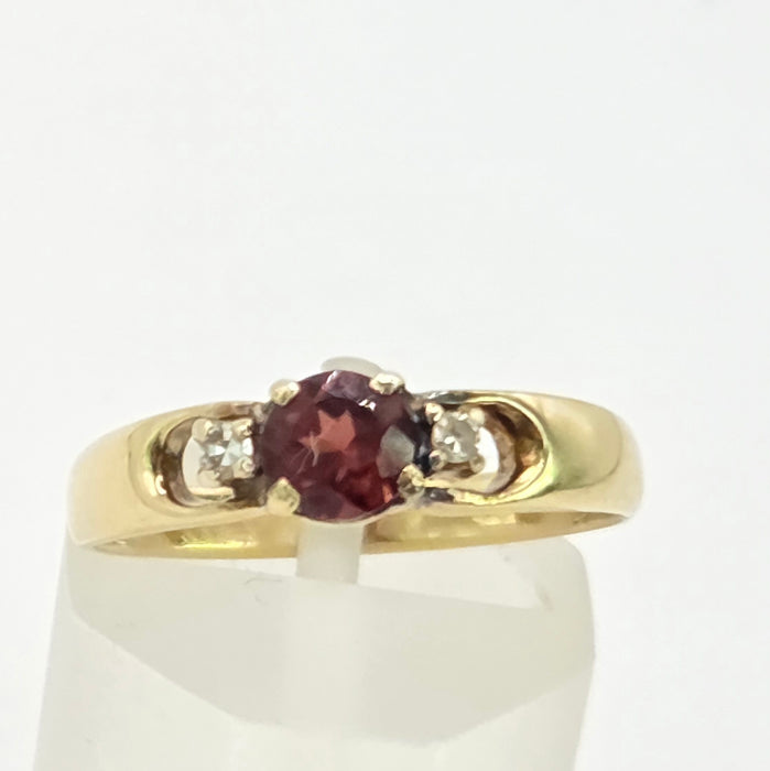 Vintage: 14ct Yellow Gold Orange Citrine & Twin Diamond Ring