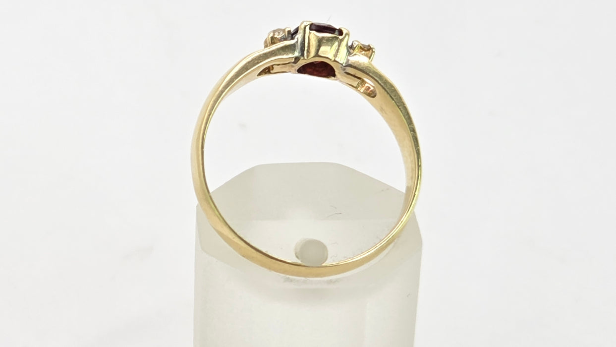 Vintage: 14ct Yellow Gold Orange Citrine & Twin Diamond Ring