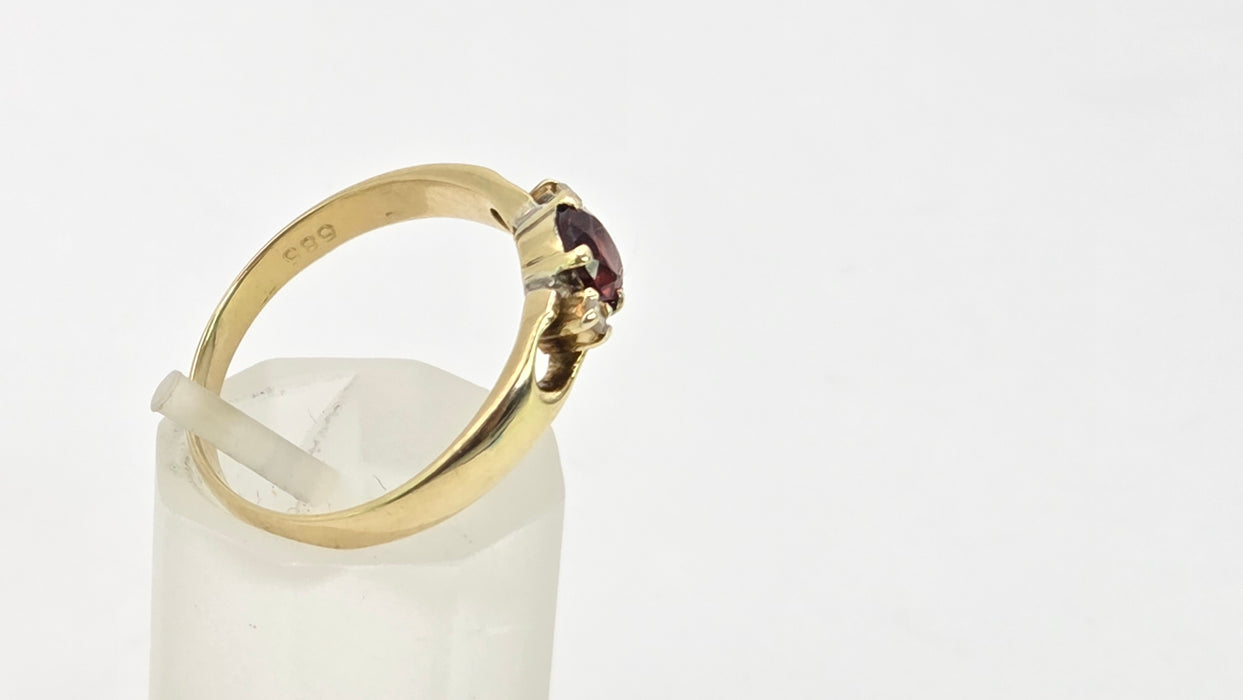 Vintage: 14ct Yellow Gold Orange Citrine & Twin Diamond Ring