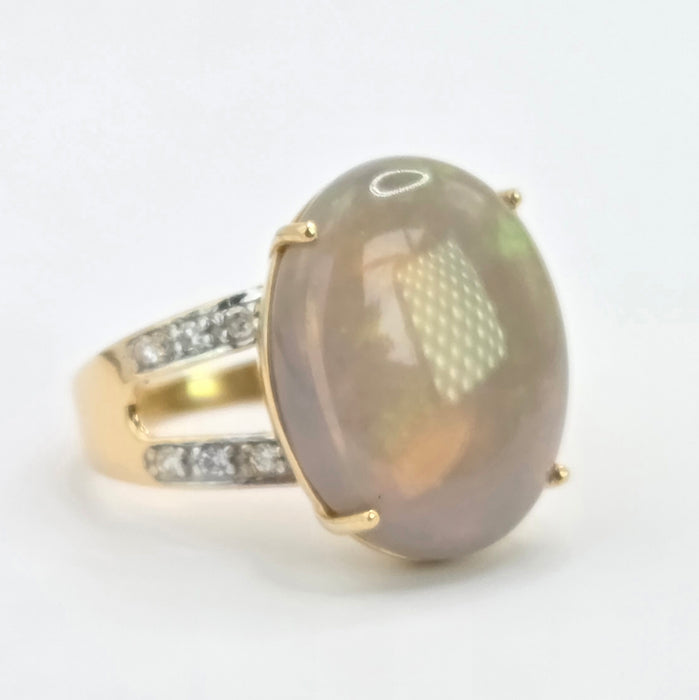 Vintage: 9ct Yellow Gold Opal & Diamond Split Shoulder Ring
