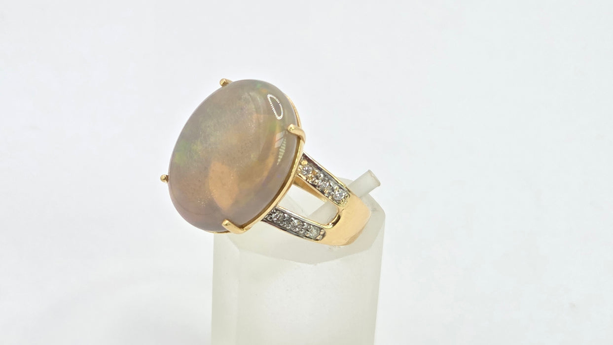 Vintage: 9ct Yellow Gold Opal & Diamond Split Shoulder Ring