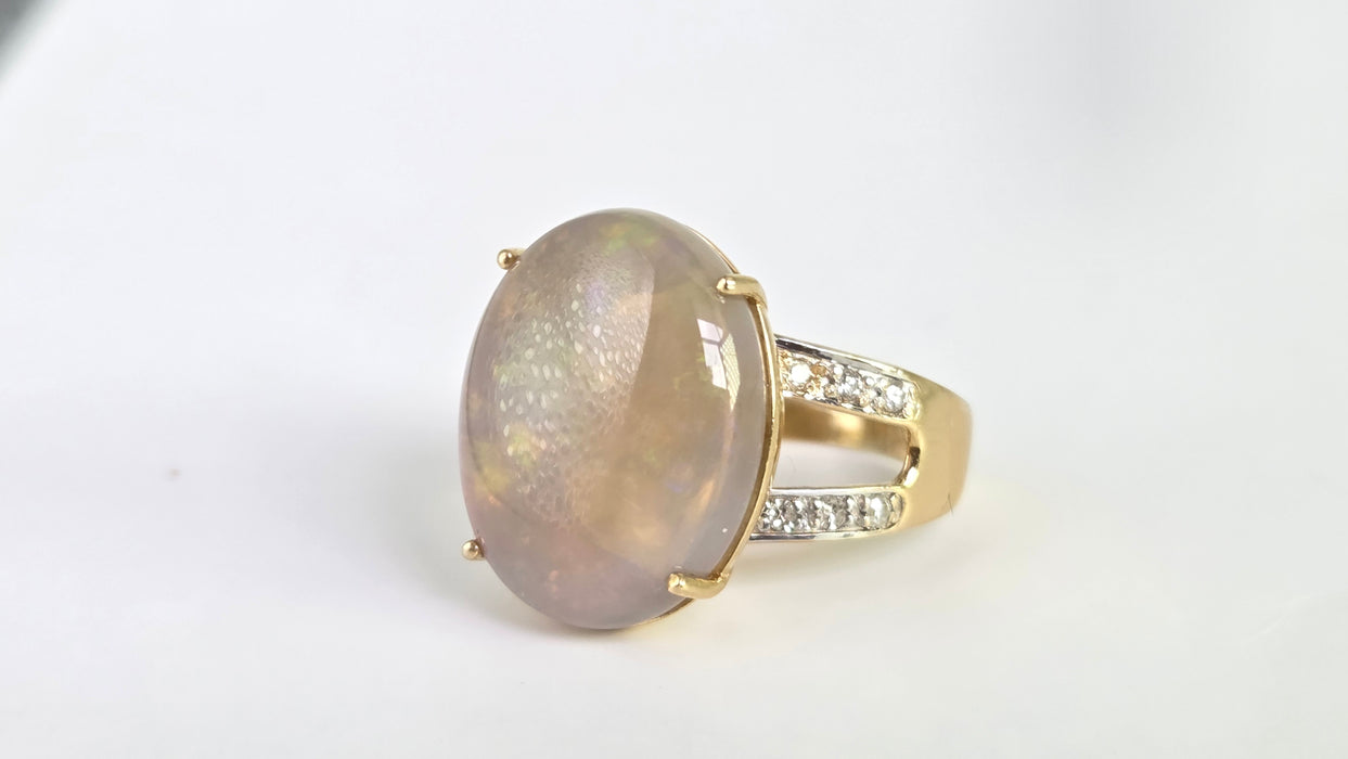 Vintage: 9ct Yellow Gold Opal & Diamond Split Shoulder Ring