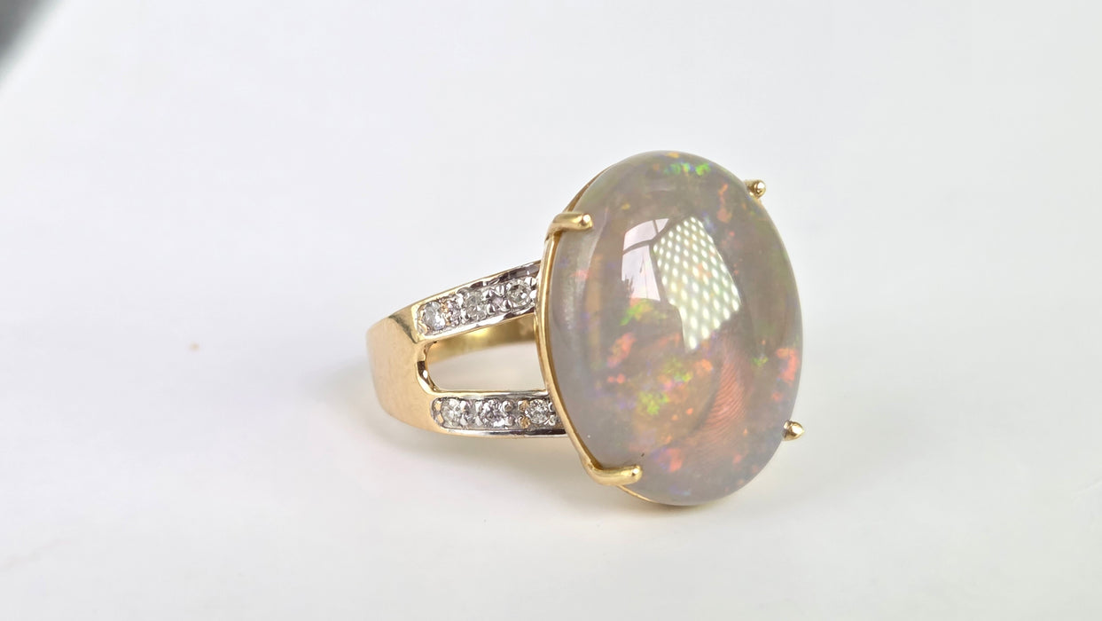 Vintage: 9ct Yellow Gold Opal & Diamond Split Shoulder Ring