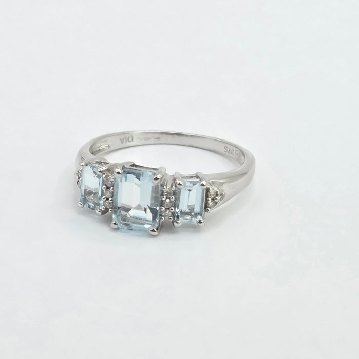 Vintage: 9ct White Gold Aquamarine & Diamond Ring