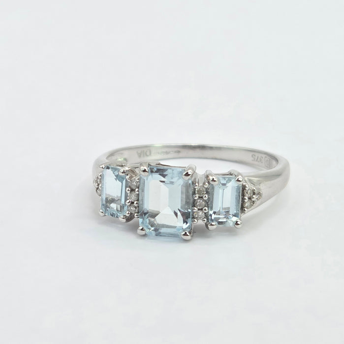 Vintage: 9ct White Gold Aquamarine & Diamond Ring