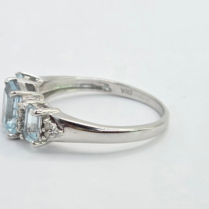 Vintage: 9ct White Gold Aquamarine & Diamond Ring