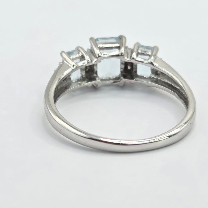 Vintage: 9ct White Gold Aquamarine & Diamond Ring