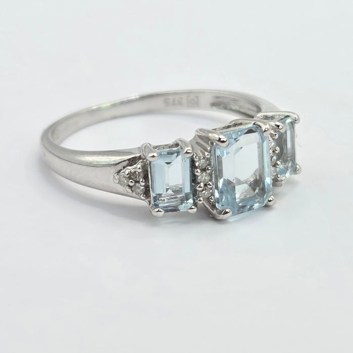 Vintage: 9ct White Gold Aquamarine & Diamond Ring