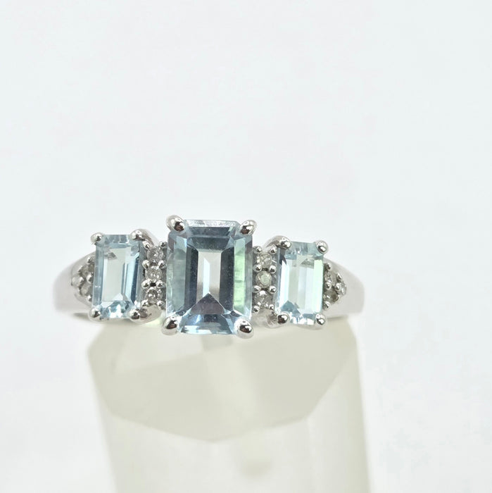 Vintage: 9ct White Gold Aquamarine & Diamond Ring