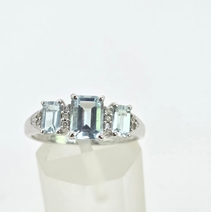 Vintage: 9ct White Gold Aquamarine & Diamond Ring