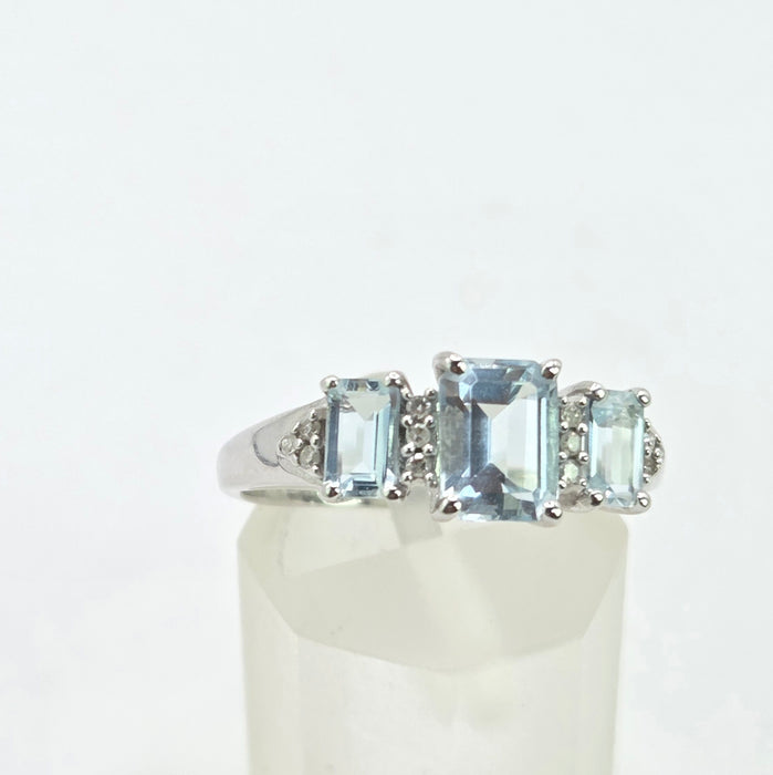 Vintage: 9ct White Gold Aquamarine & Diamond Ring
