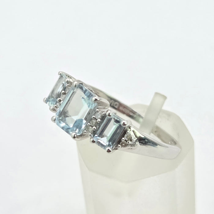 Vintage: 9ct White Gold Aquamarine & Diamond Ring