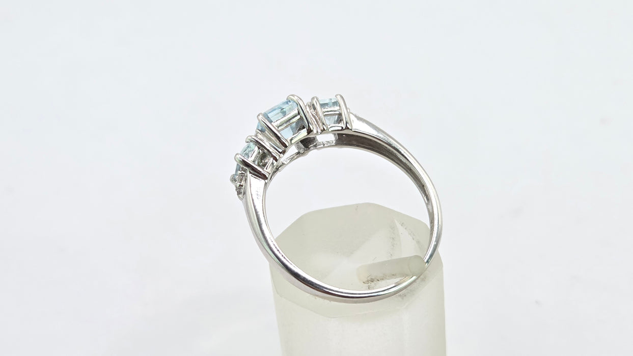 Vintage: 9ct White Gold Aquamarine & Diamond Ring