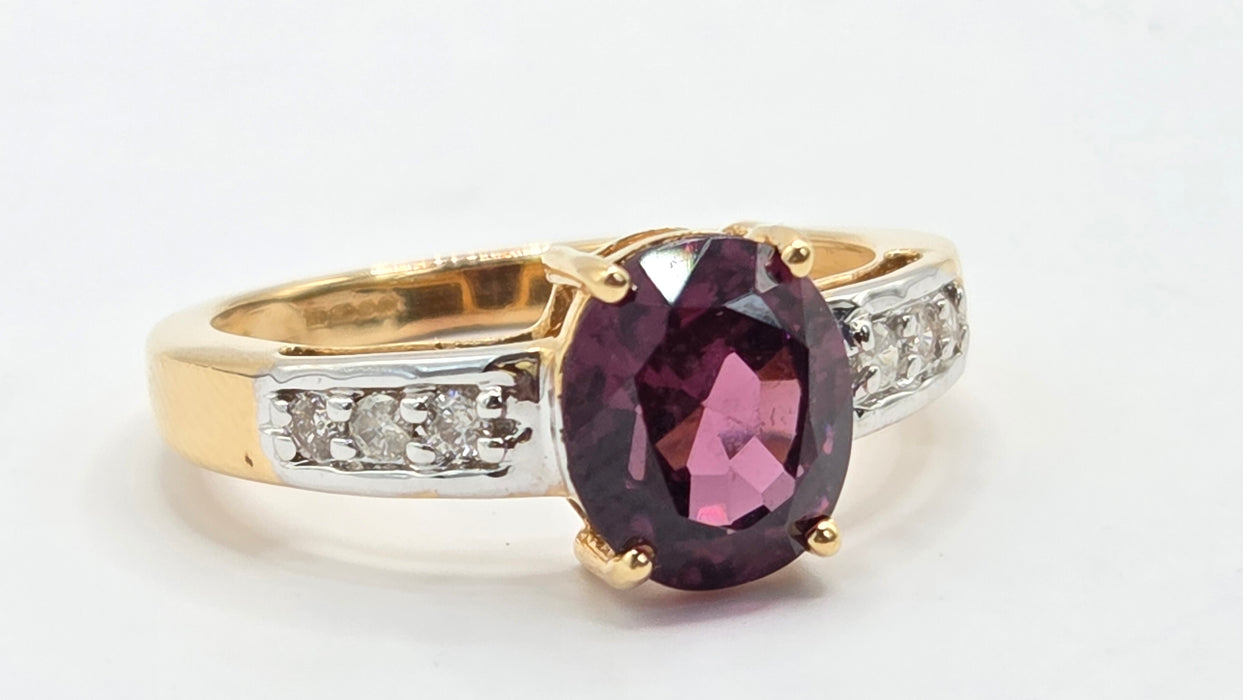 Vintage: 18ct Yellow Gold Red Garnet & Diamond Dress Ring