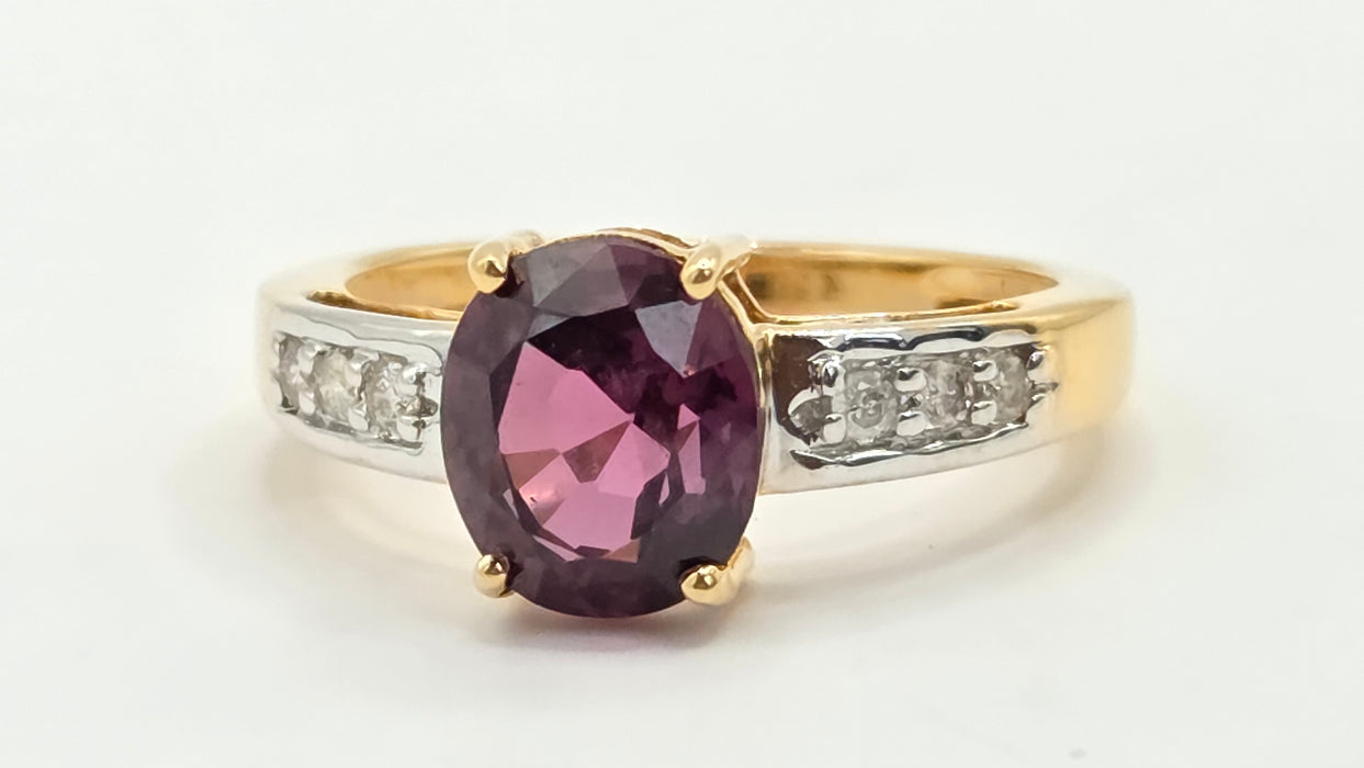 Vintage: 18ct Yellow Gold Red Garnet & Diamond Dress Ring