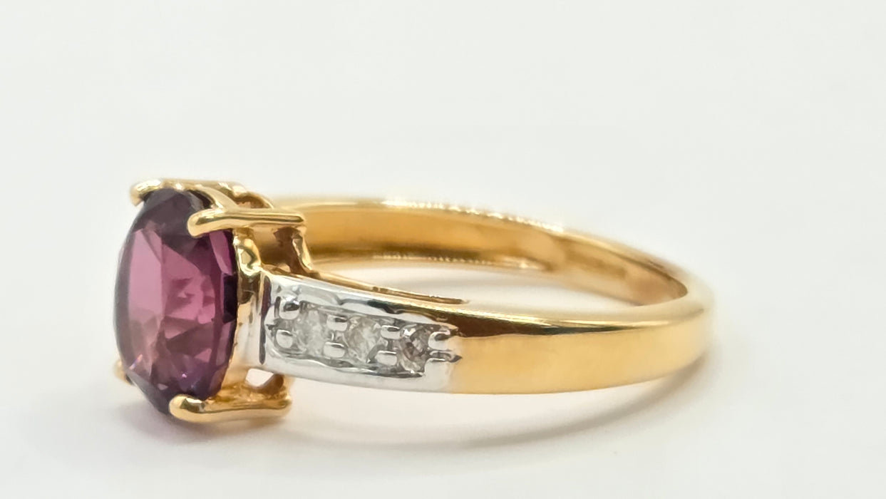 Vintage: 18ct Yellow Gold Red Garnet & Diamond Dress Ring