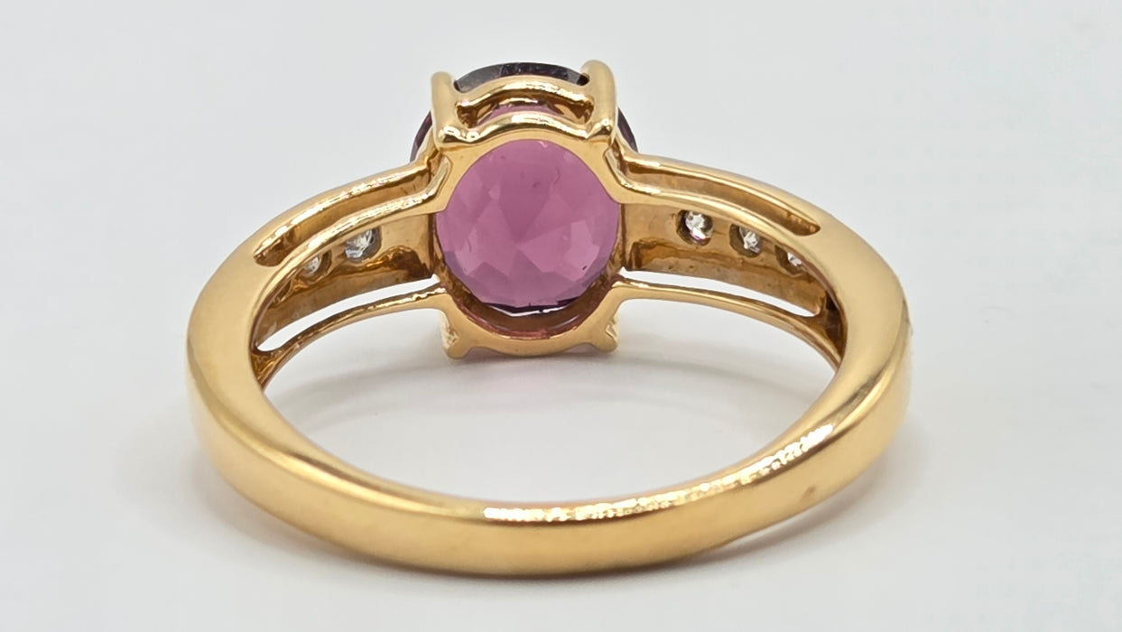 Vintage: 18ct Yellow Gold Red Garnet & Diamond Dress Ring