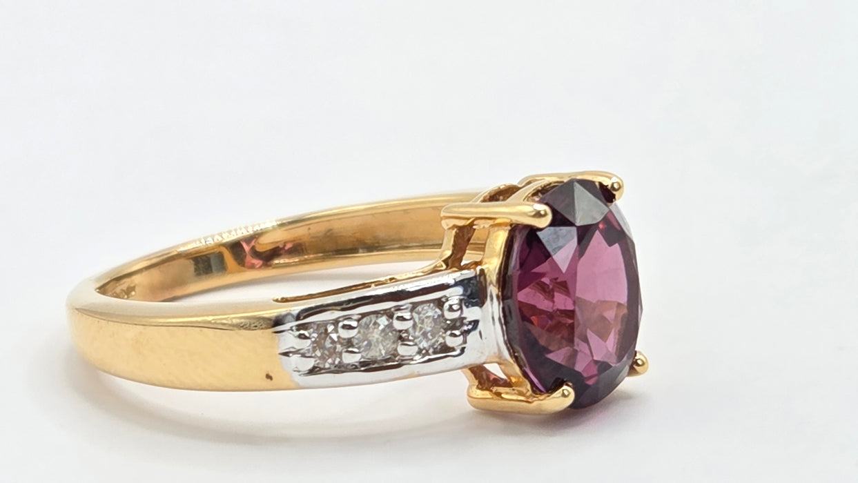 Vintage: 18ct Yellow Gold Red Garnet & Diamond Dress Ring