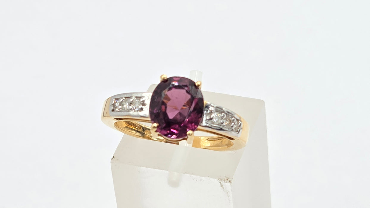 Vintage: 18ct Yellow Gold Red Garnet & Diamond Dress Ring