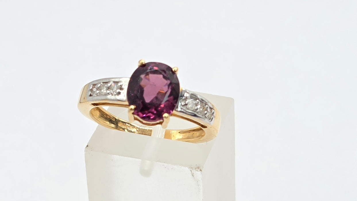 Vintage: 18ct Yellow Gold Red Garnet & Diamond Dress Ring
