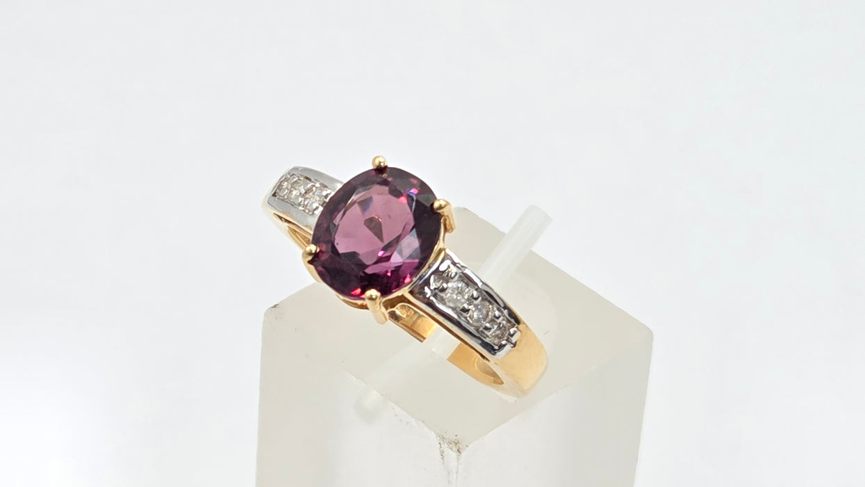 Vintage: 18ct Yellow Gold Red Garnet & Diamond Dress Ring