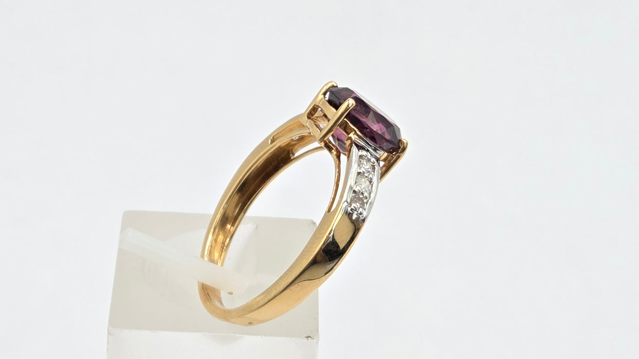 Vintage: 18ct Yellow Gold Red Garnet & Diamond Dress Ring